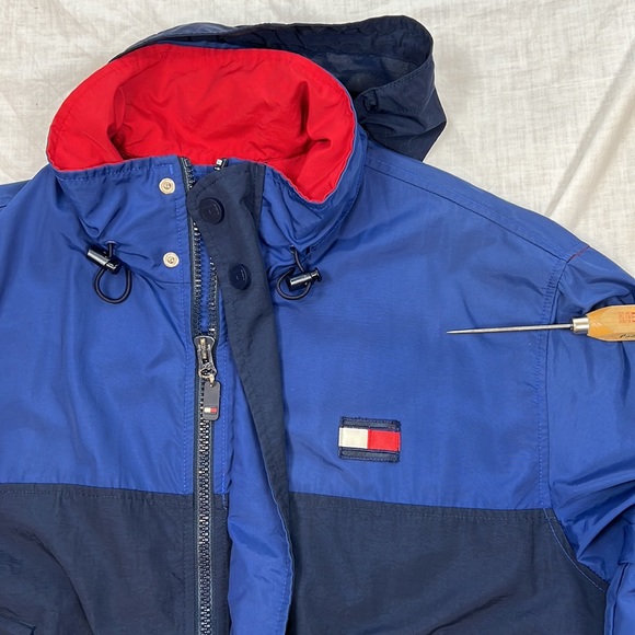 Vintage 1990s Tommy Hilfiger Jacket Windbreaker with spell out HILFIGER sleeve - Picture 14 of 14